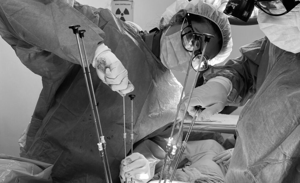 Tratamiento para la escoliosis en bogotá - cirugía escoliosis - cirujano de columna