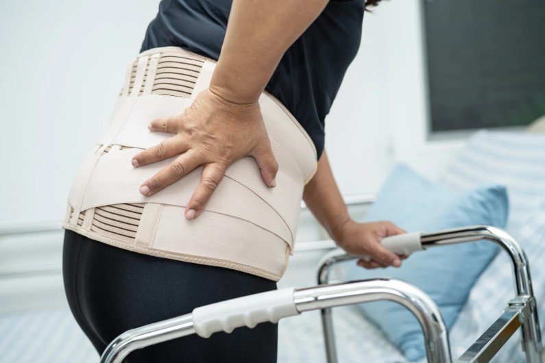 Cirugía de columna mínimamente invasiva - Spineax - cirugía de Columna en Bogotá Colombia